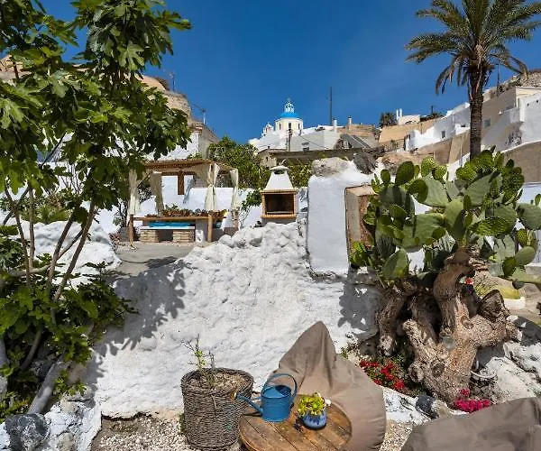 Mystagoge Cave Pool/jacuzzi, Cellar And Hammam Willa *